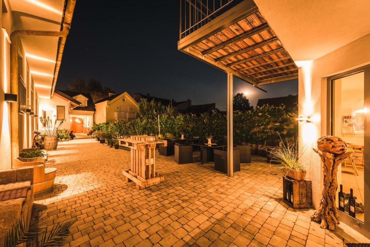 Weingut Gaestehaus D&D Haider จัวส์ ภายนอก รูปภาพ